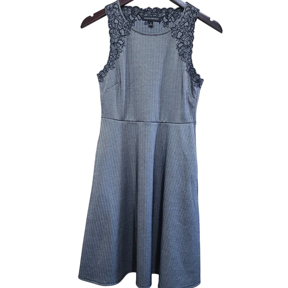 Banana Republic Fit and Flare Lace Trim Dress Gray Sleeveless Size 0 - Picture 6 of 6